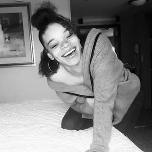 Meet your Posher, Eniya